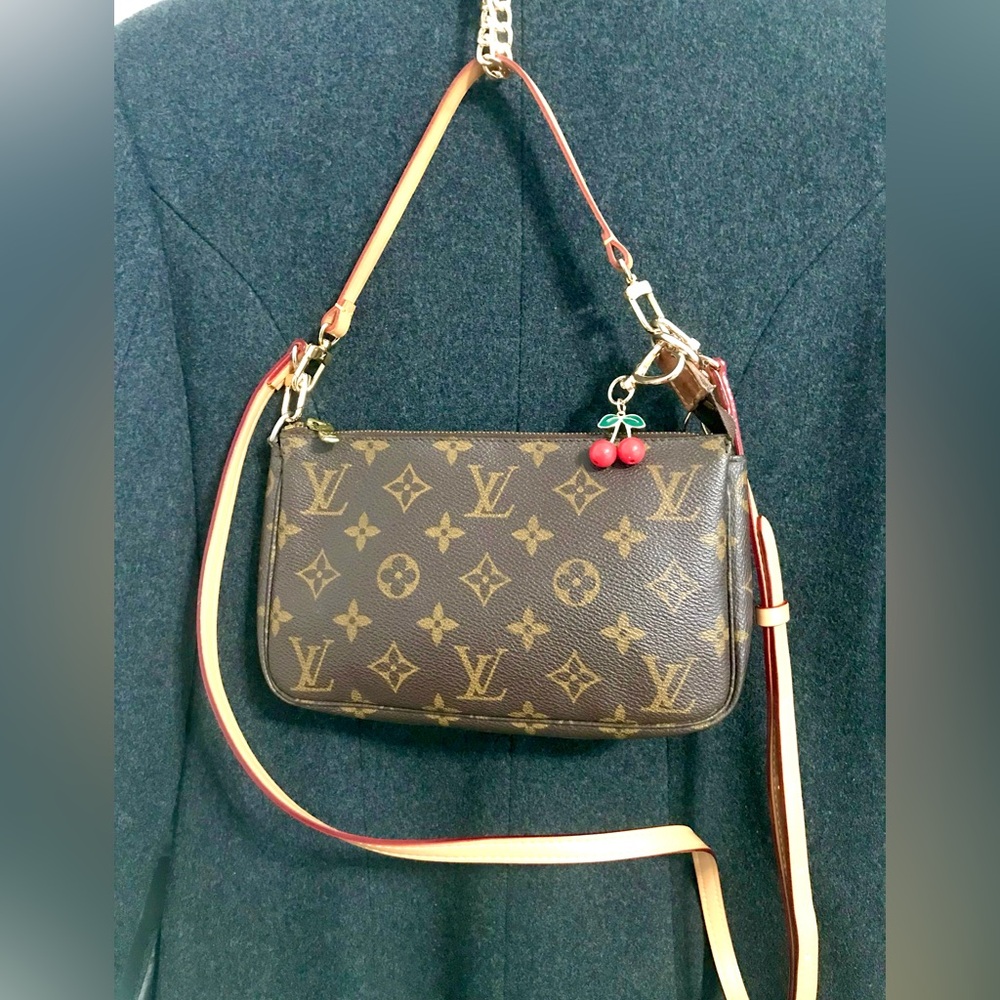 ✅LV Pochette Accessories HANDBAG
LOUIS VUITTON - Picture 13 of 13
